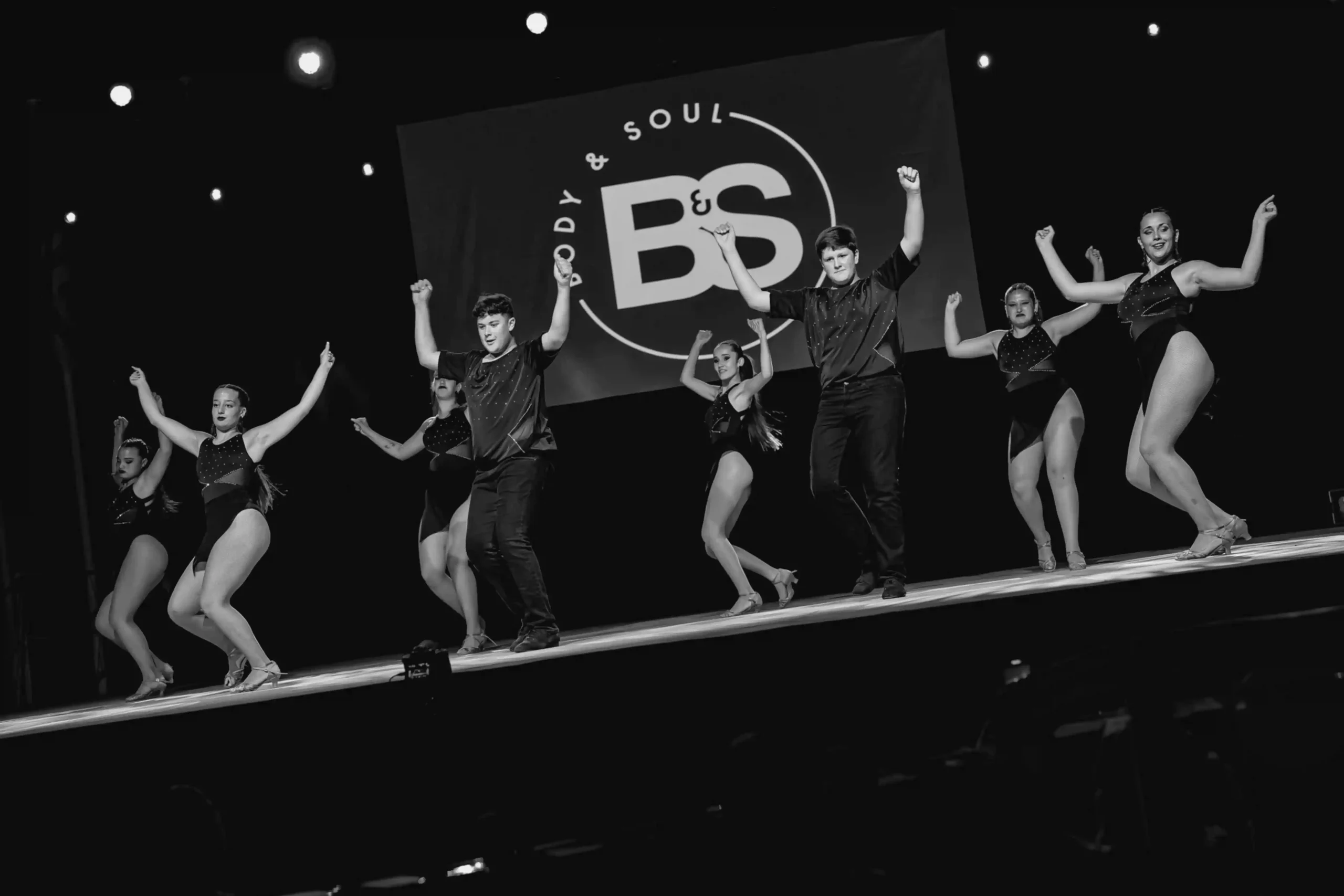 Dance 12 portada latinos competicion